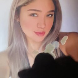 Cum tribute leche para la foto de Luna, ojalá recibiera más tributos pero en fotos de su cuerpo