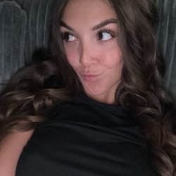 I like this outfit but it would look better with some cum on it