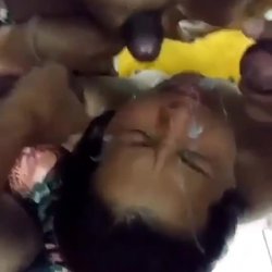Coroa casada levando gozada de todo mundo