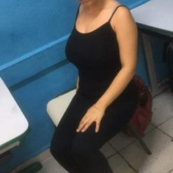 Puta peituda dando depois da aula