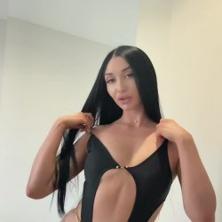 🔞 Sexy cutout teasing my tits & juicy ass 🍑💋 Join OF now!