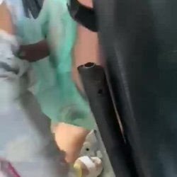 Carnaval chegando. Se não tiver camisinha, vai com a sacola plástica mesmo