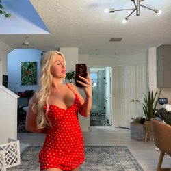 This short dress shows off my long legs, making you crave every inch