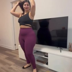 Thick ass lebanese restate agent 😮‍💨 thicc arabs are my weakness & her ass only gonna get fatter…