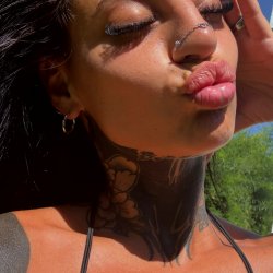 Soaked in the sun… but waiting to be soaked by you💦