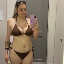 Ms Summer always posting slutty pics