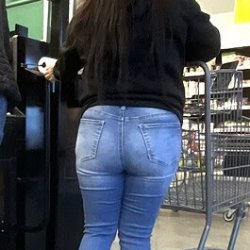 Nice butt in jeans (not oc)