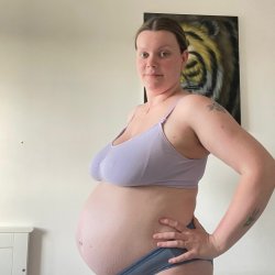Sliding into pregnant pussy feels like heaven