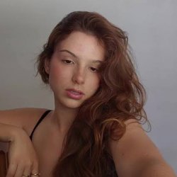 Ruiva novinha gostosa mostrando a buceta vazou com a irmã loira rabuda!