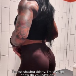 Flexing my fit body and owning it 💪