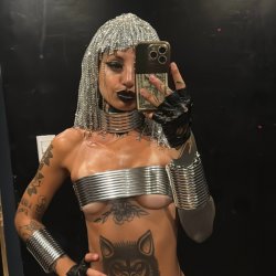 This outfit doesn’t whisper