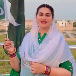 Request.. 28yr old Gorgeous 🇵🇰 Milf..<>Famous youtuber / Tiktoker..<>Mom of 1..<>Flash her big🍒..