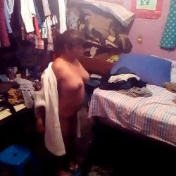 Espiando a la gordibuena putipobre madura de mi suegra Rosi chichotas