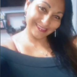 1. SEÑORA ELIZABETH MADURA LATINA