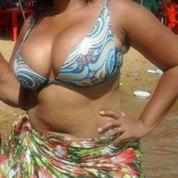Morena delícia peituda, amiga da minha mãe