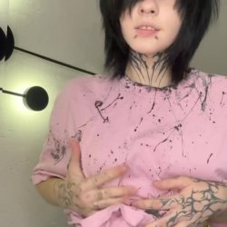 🔞 Young sexy hot tattooed emo slut lifting shirt horny tease 🫦💦 OF!