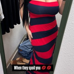 Texas MILF goes shopping with Sugar Daddys credit card