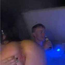 now thats a proper pool party