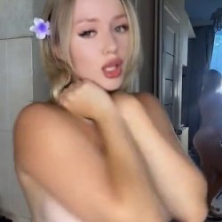 Stunning Emily Leaks 18+