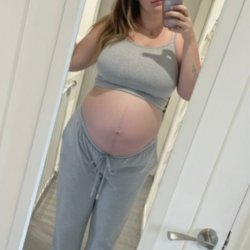 Preggy girl but still fuckable