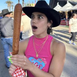 Sara Safari fitness influencer pics and vids