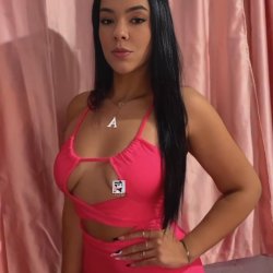 Novinha gostosa rebolando peladinha