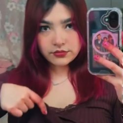 Instagram.    Si tienen contenido de ella pasen
