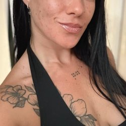 Come play with this slutty fit girl