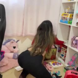Carolzinha SG sempre arrumando desculpas pra mostrar sua bunda pros seguidores leitarem pra ela