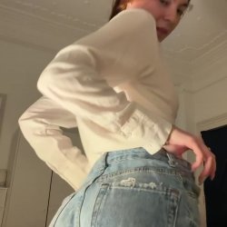 SOLO PLAY COLLEGE REDHEAD PETITE TEEN *NUDES* LEAKED JOI SMALL TITS
