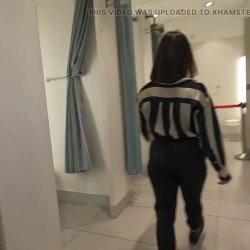 Dois negões comendo gostosa no Provador