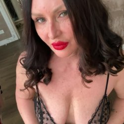 🔞 Hot MILF big perky tits sexy cleavage horny slut lingerie tease 💦😈 Check my OF 🫦🍑