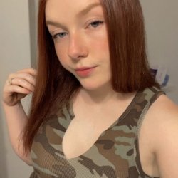 Pretty slut Selina