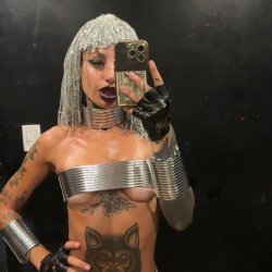 Serve this goth body and use for your pleasure