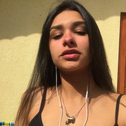 Novinha magrinha com piercing nos peitos se exibindo!!! novinha, vazou, vazado, amador, vazada