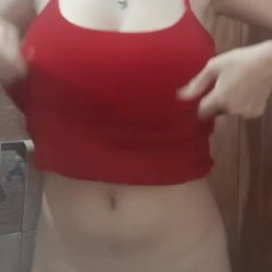 Pendeja argentina pelando las tetas