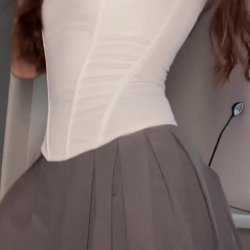 Get ready to play with this fit tease and her irresistible curves! 🍑🎮💪
