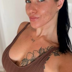This gym girl deserved to be worshipped
