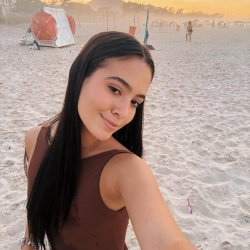 Julia Pimentel , novas fotos na praia...muito linda e fofo