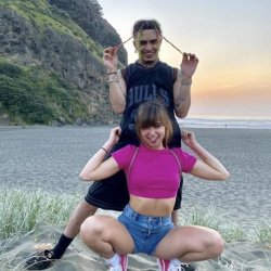 2 pornstars suck off a rapper