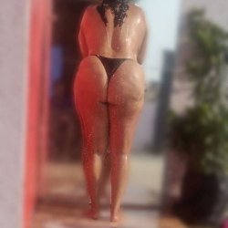 Corpo exibindo  a esposa