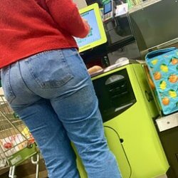 Plump milf booty groceries (not oc)
