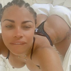 Fine ass yellabone
