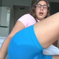🔞Glasses babe vibes vibrator on wet ass🍑💋 Full vid on OF
