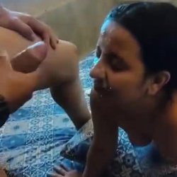 Filmando a namorada com 2 e recebendo muito leite na cara
