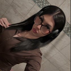 Novinha latina nerd sentando no consolo para macho na net!! vazou, vazada, amador, novinha, corno