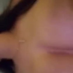 La puta tetona de mi madre brincando en mi verga | Video casero