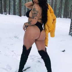 In love with fat ass latinas, send me yours