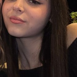If u wanna see nudes of my gf make this post viral. Se vuoi vederla nuda, fai andare virale il post