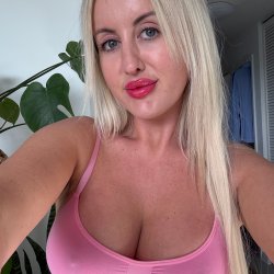 I'm just born to be naturally hot and suckable